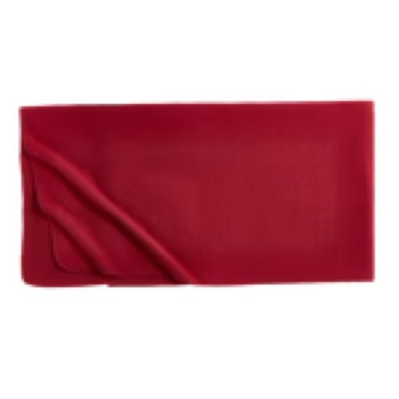 NEW Short Stories Soft Travel Blanket in Ruby Wine - Picture 4 of 6